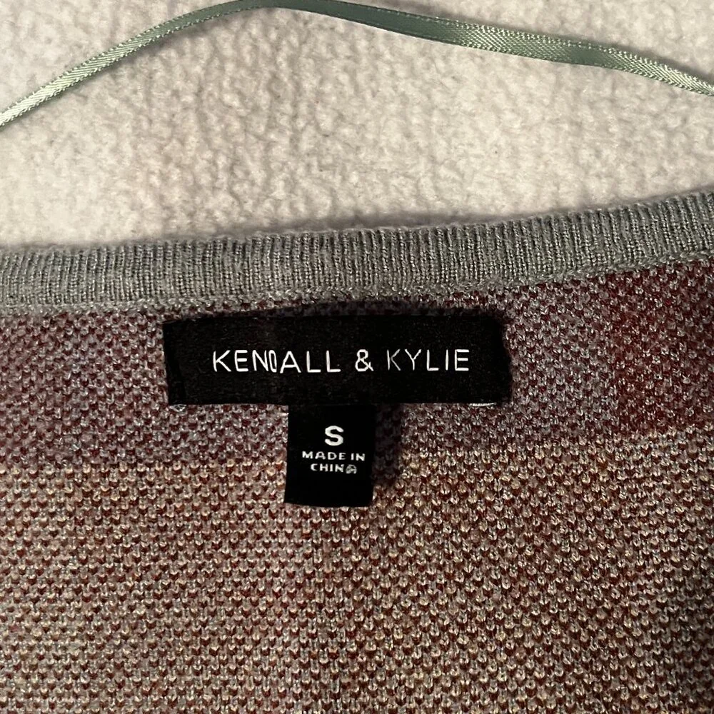 Kendall & Kylie - Cropped Sweater Cardigan / Size Small - Picture 3 of 5